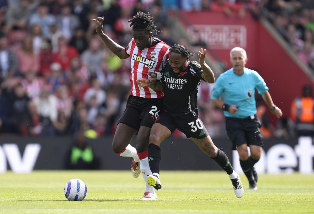 阿隆索暴怒！弗兰-加西亚一分钟两黄染红