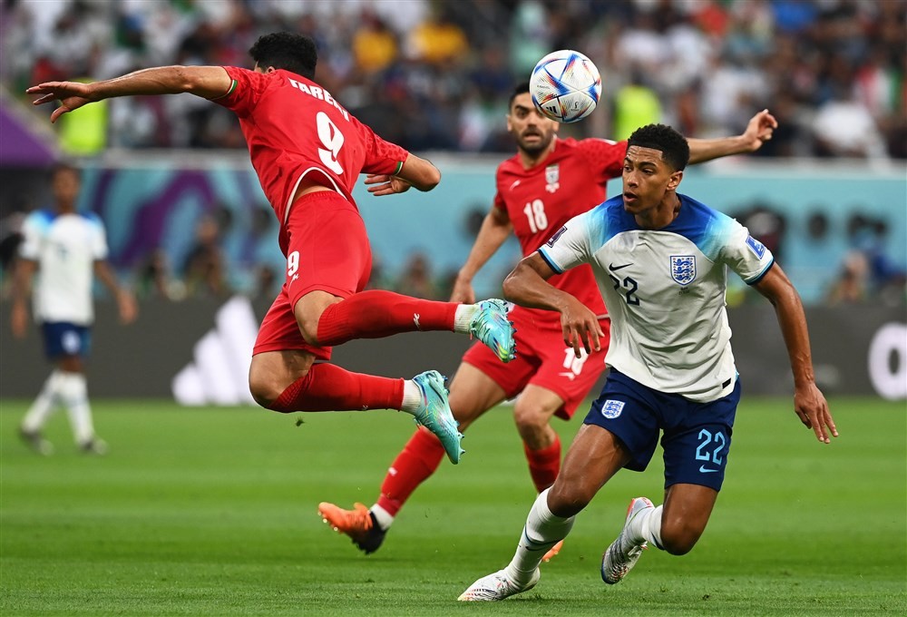 卡斯特罗普：踢拜仁染红是我铲球出现了失误；我最擅长8号位